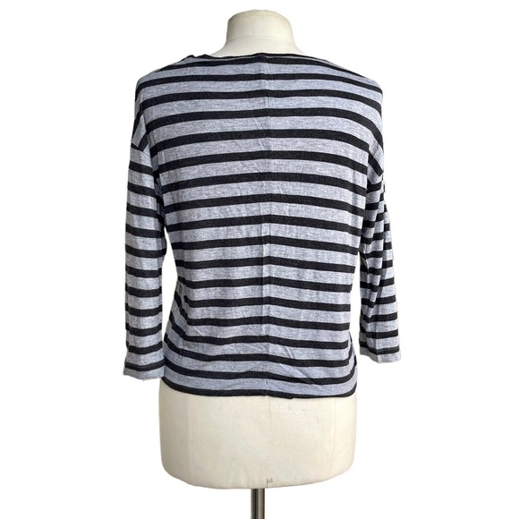 VINCE Women’s Top Size M Black Gray Striped Viscose Scoop-neck Blouse - Picture 2 of 2
